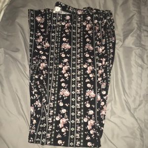 patterned yoga pants